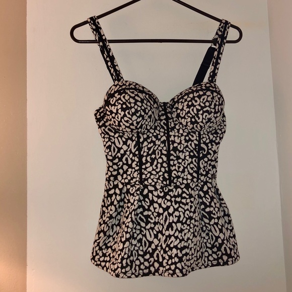 GUESS Women's B&W Leopard Print Peplum Bustier Top - Picture 2 of 4